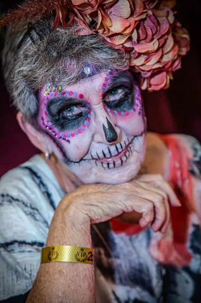 Woman in calavera makeup and flowers.